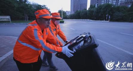 一個(gè)座右銘，一面黨旗紅 | 張旭東 堅(jiān)守清運(yùn)一線(xiàn)，只為城市更美好